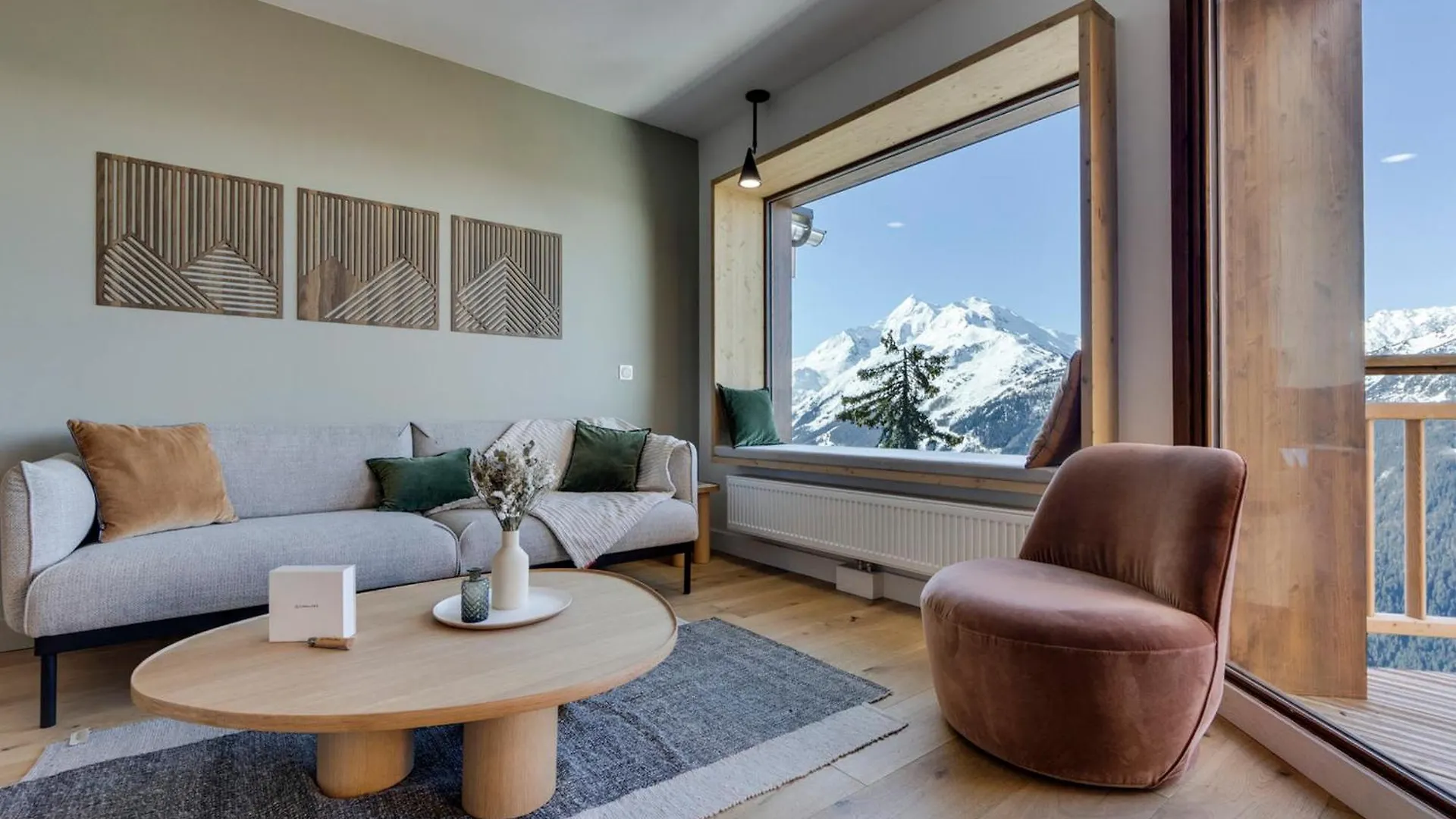 Appartement Moderne A 100M Du Centre, 2 Balcons, Parking, Wifi, Ideal Pour Familles - Fr-1-690-20 Montvalezan 0*,  France